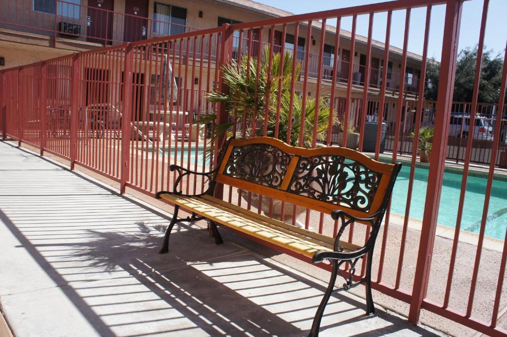 Park Avenue Inn & Suites Victorville Exterior photo